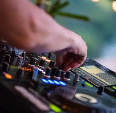 DJ